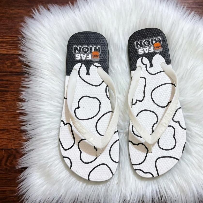 Imported Heart Print Rubber Thong Flip Flops - White - SH Collection