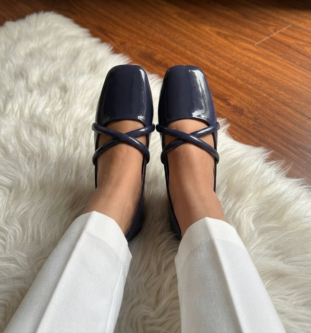 Elegant Glossy Cross-Strap Flat Shoes - SH Collection