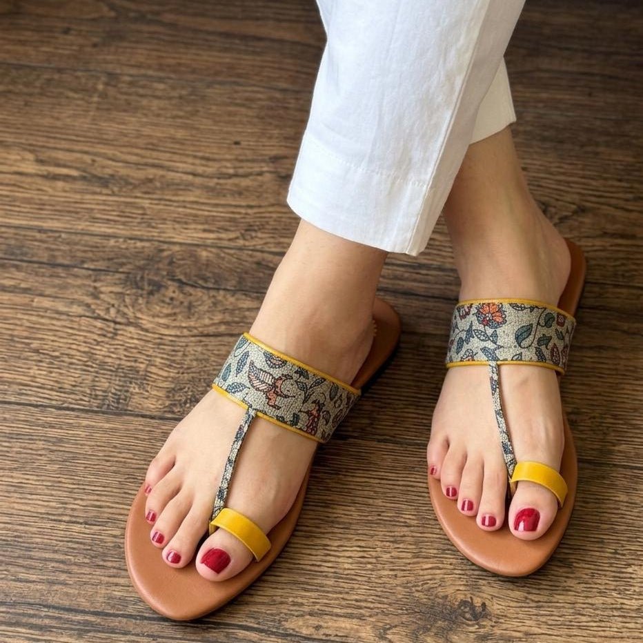 Floral Print T-Strap Flat Sandals - Yellow - SH Collection