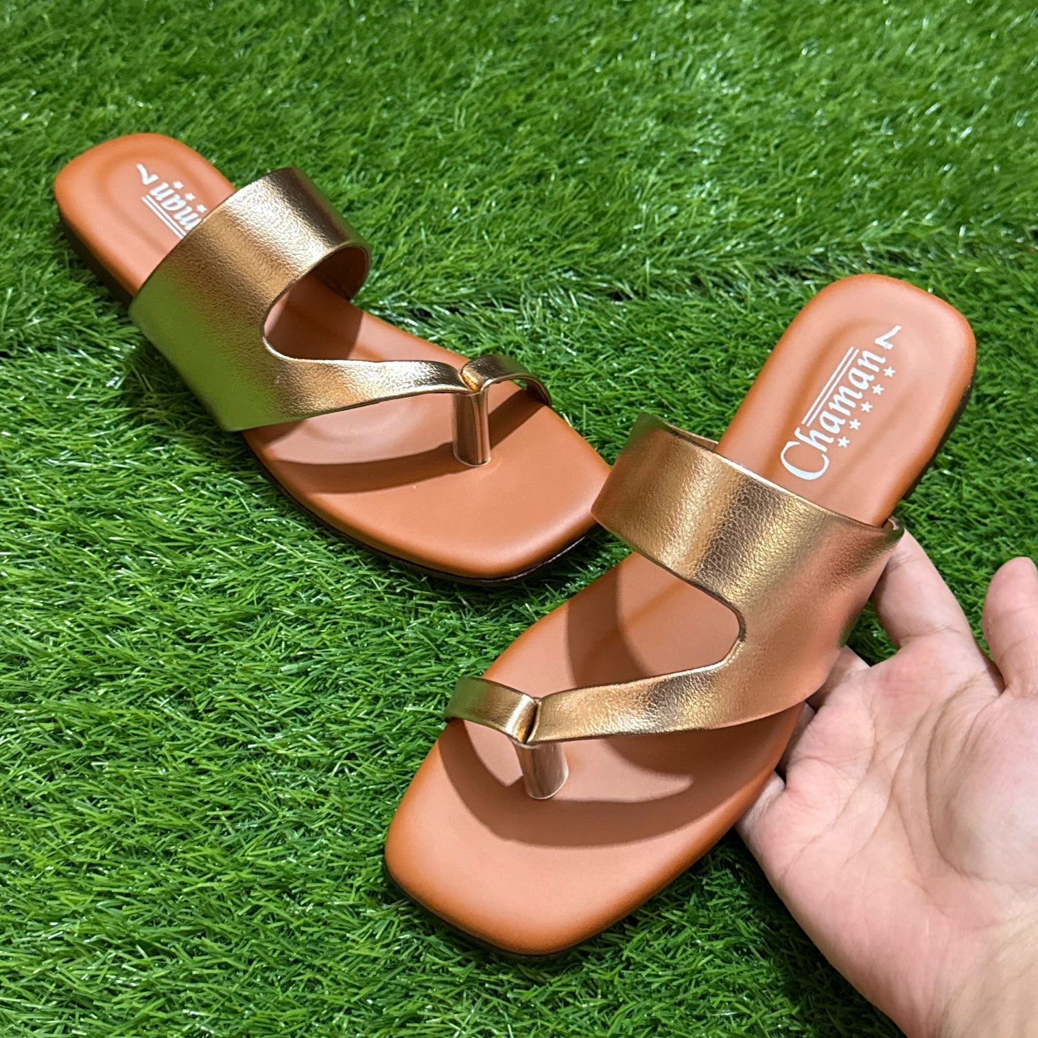 Metallic Ankle Strap Toe Post Flat Sandals - Gold - SH Collection