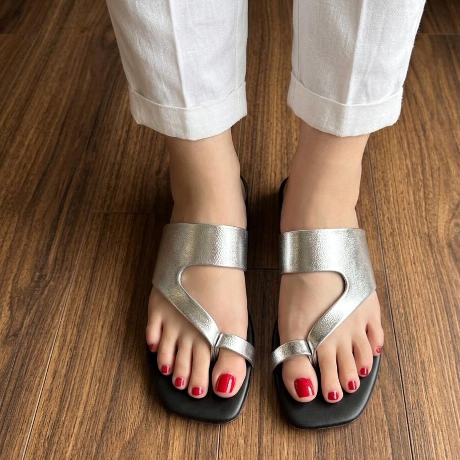 Metallic Ankle Strap Toe Post Flat Sandals - Silver - SH Collection