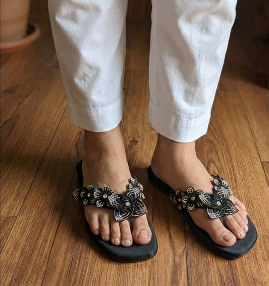 Rhinestone Beaded Multi-Flower Thong Flat Sandals - Black - SH Collection